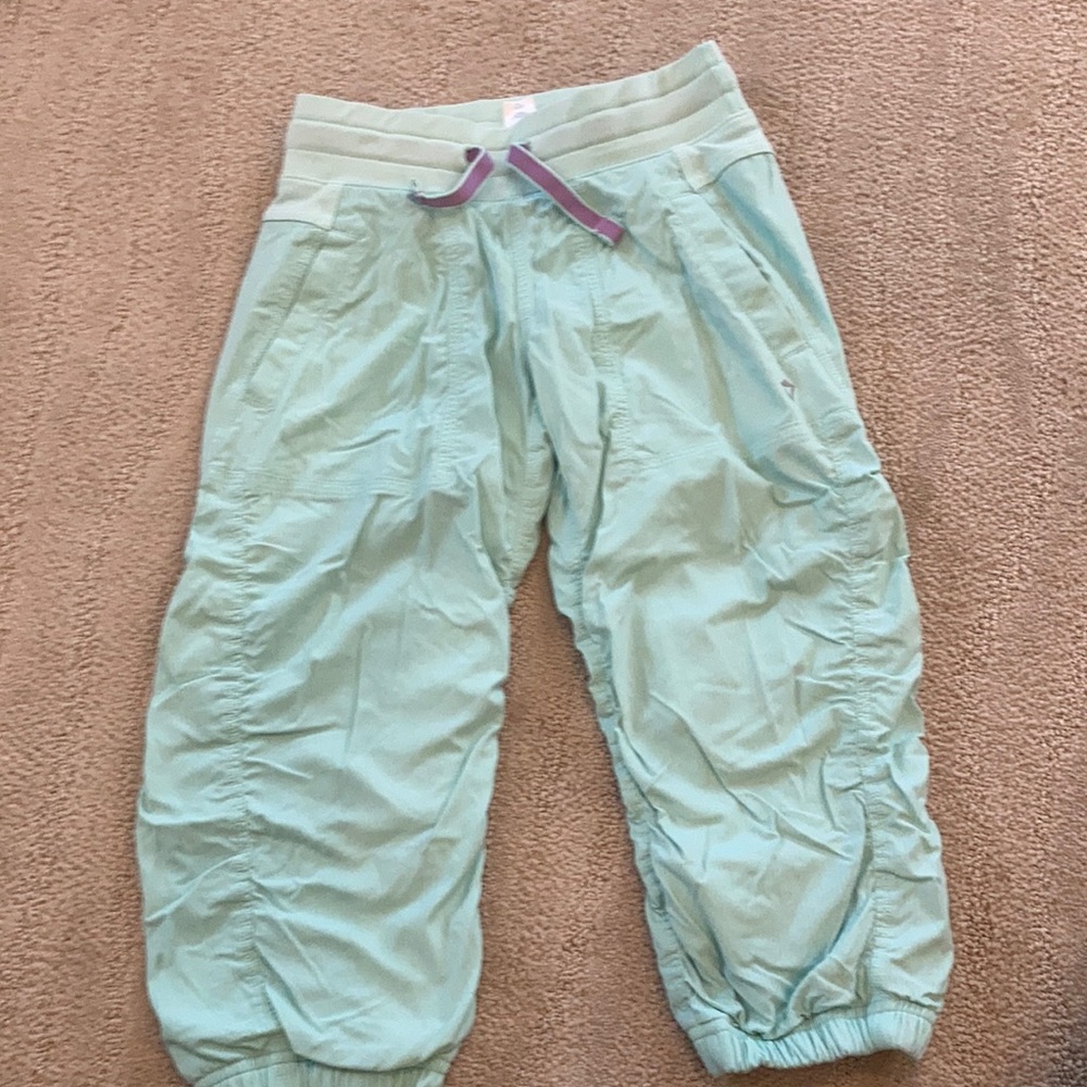 Ivivva  Size 8 aqua cropped joggers